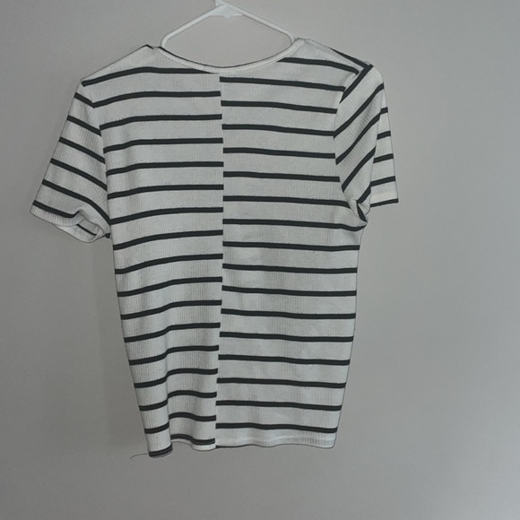 Black and White Stripped Croptop with a Knot in the middle - Picture 2 of 3